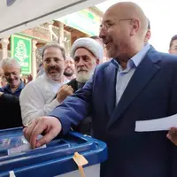 عکس/ قالیباف در حرم حضرت عبدالعظیم رای خود را به صندوق انداخت