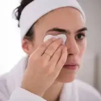 روش صحیح پاک کردن آرایش چشم