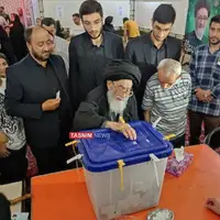عکس/ حضور پدر شهید آیت‌الله آل‌هاشم در پای صندوق رأی