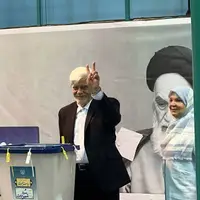 عارف به همراه همسرش در انتخابات شرکت کرد