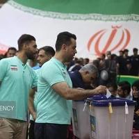عکس/ گزارش تصویری از حضور وزیر ورزش و چهره‌های مطرح ورزش در انتخابات