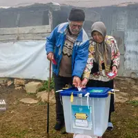 عکس/ اخذ رای از هم وطنان در مناطق صعب العبور رودبار