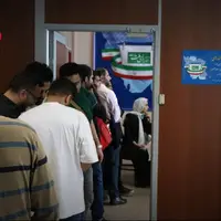 عکس/ حضور پرشور مردم پای صندوق رای در شعبه اخذ رای کازان