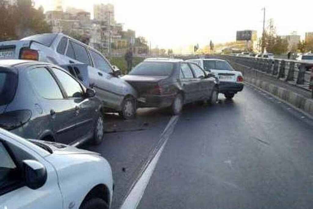 تصادف ۳ دستگاه خودرو در زنجان ۱۰ مصدوم بر جا گذاشت