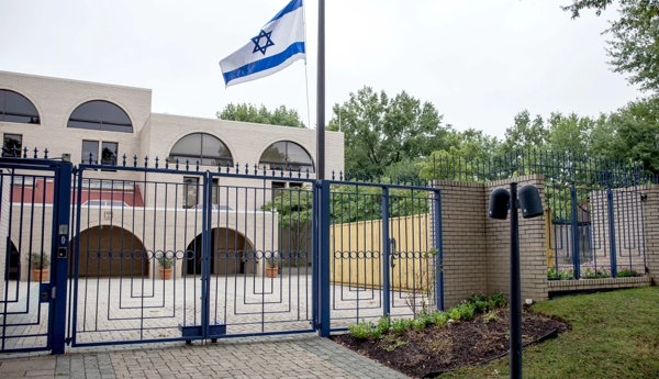 حمله به سفارت اسرائیل در صربستان با تیر و کمان