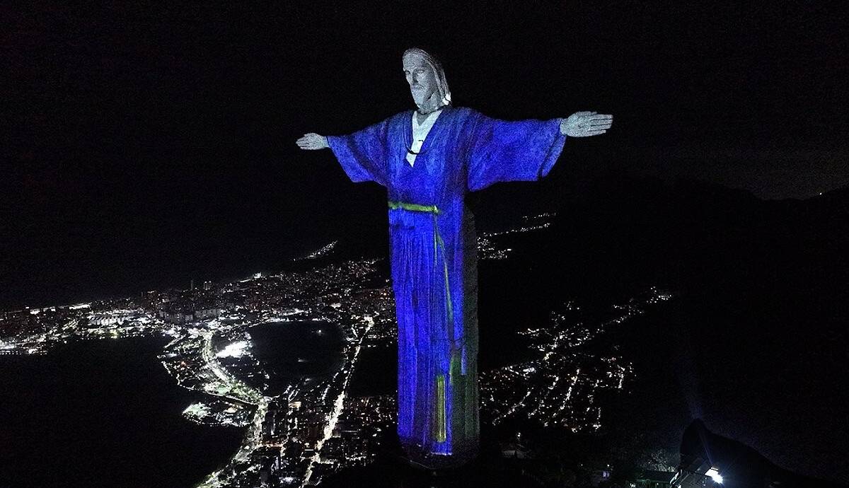 4 گوشه دنیا/ مجسمه ۴۰۰ متری مسیح لباس کره‌ای پوشید!