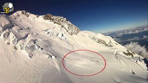 عملیات هیجان انگیز نجات چند کوهنورد سرگردان در کوه "مون‌بلان" با استفاده از بالگرد