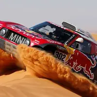 هیجان مسابقه اتومبیل رانی در صحرای عربستان 