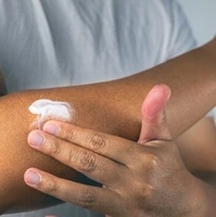 آیا استفاده از کرم ضد آفتاب از پیش مانده مضر است؟