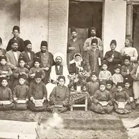 تصویر قدیمی از یک مدرسه ایرانی پایان دوره قاجار