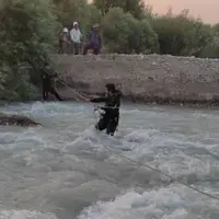 نجات خانواده گرفتار در طغیان رودخانه‌ای در فارس