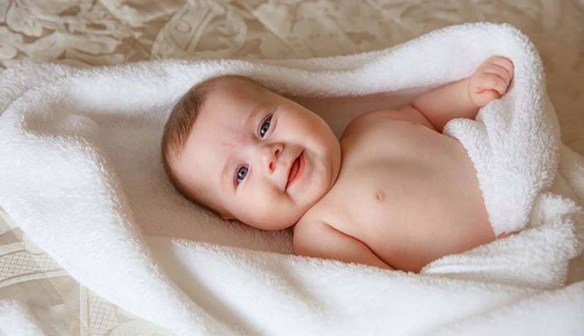 نوزاد عجول در حیاط هلال احمر قوشچی به دنیا آمد