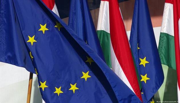 ریاست مجارستان بر اتحادیه اروپا با شعار ترامپ!