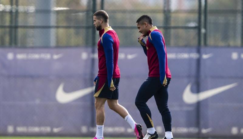 قرارداد دو بازیکن بارسلونا روی هوا