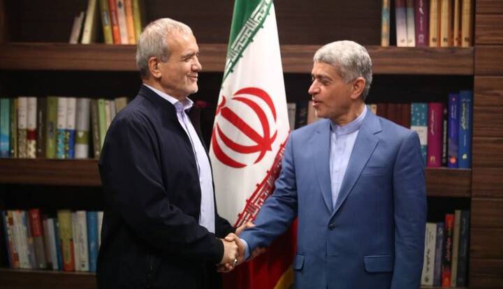 حمله «کیهان» به «طیب نیا»: اگر واقعاً طبیب اقتصادی بود دولت روحانی به قهقرا نمی‌رفت