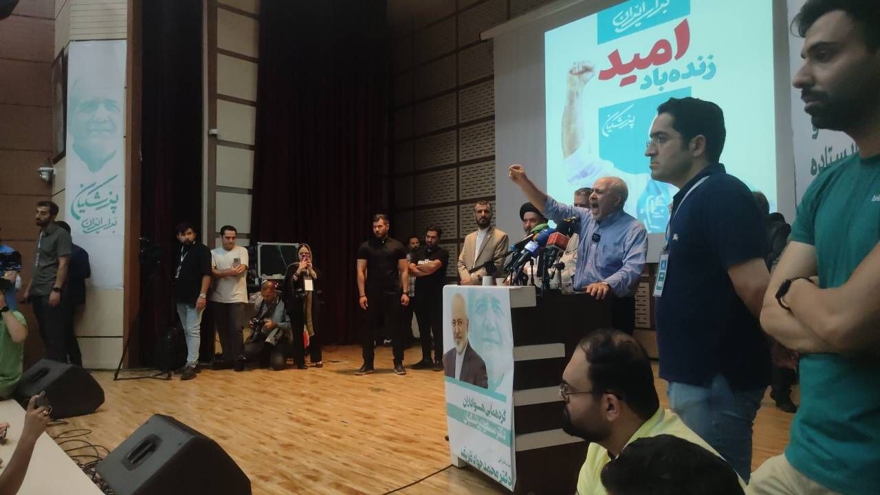 سخنرانی ظریف در مشهد به تشنج کشیده شد