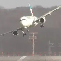 مهارت خیره کننده خلبان‌ درفرودآوردن هواپیما در شرایط سخت