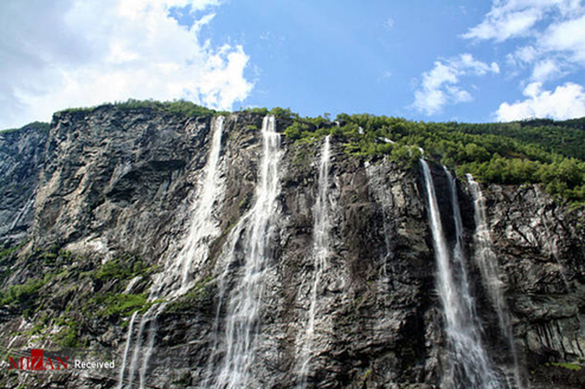 آبشار "هفت خواهر" در نروژ