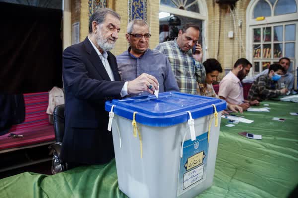 دعوت محسن رضایی از «جامعه لر» برای رأی به جلیلی در انتخابات