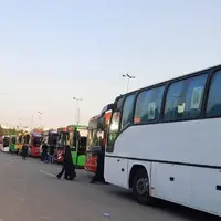 اتوبوس های اطراف محل برگزاری آخرین همایش تبلیغاتی جلیلی