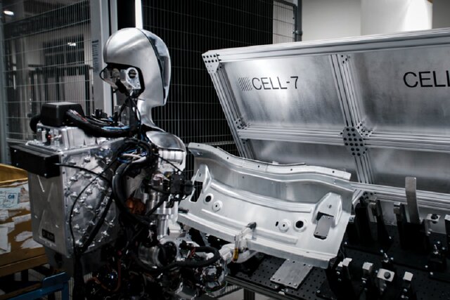 ربات انسان نمایی که در کارخانه «BMW» استخدام شد