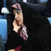 همسر تاج‌زاده در حال رای دادن