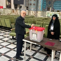 عکس/ «علی اکبر صالحی» رای خود را به صندوق انداخت