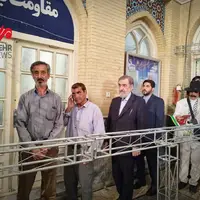 عکس/ حضور محسن رضایی در مسجد لرزاده برای شرکت در دور دوم انتخابات 