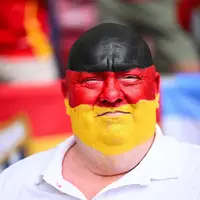 عکس/ تصاویری از هواداران آلمان و اسپانیا در استادیوم اشتوتگارت آرِنا پیش از شروع بازی