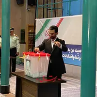 آذری جهرمی در حسینیه جماران رای داد