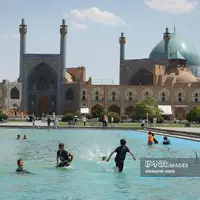 جولان گرمای شدید در اصفهان؛ به دنبال رفع عطش از پرندگان تا انسان‌ها