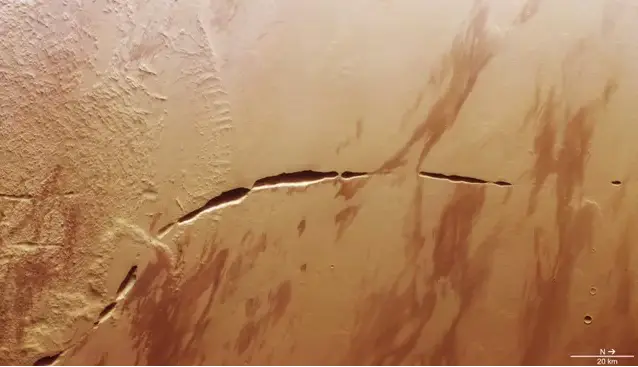 مدارگرد مریخ اسکار سیاره سرخ را که طولانی تر از "گرند کانیون" است ثبت می کند