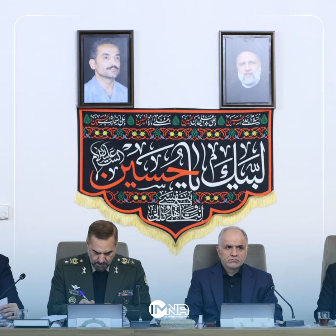 نصب تصاویر رؤسای‌جمهور شهید در هیئت دولت