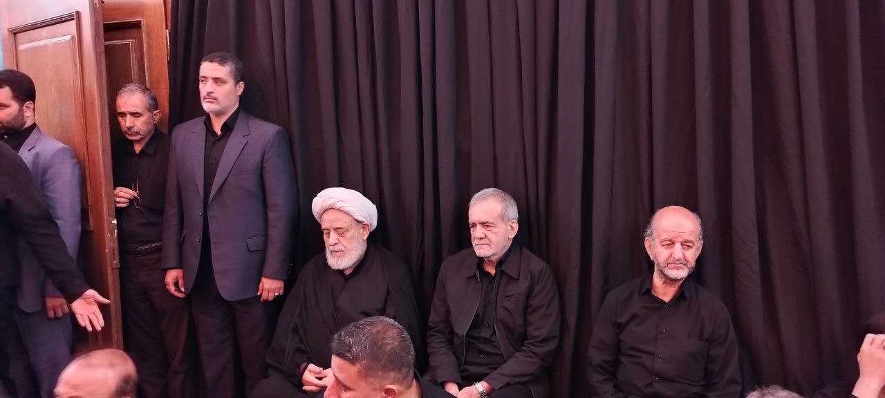عکس/ حضور رئیس‌جمهور منتخب در جمع عزاداران حسینی