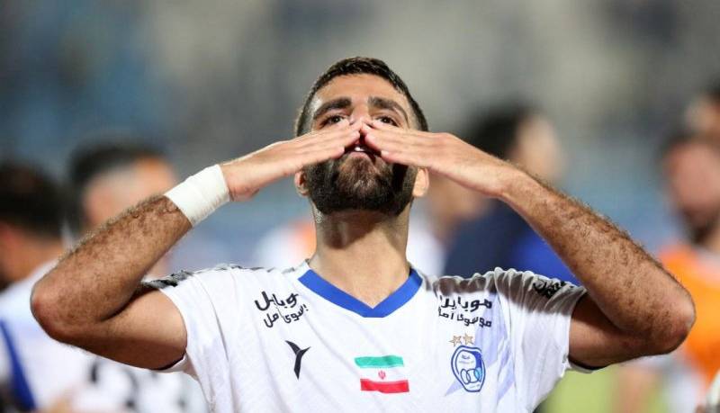مرادمند دور از کمپ حجازی آماده میشود