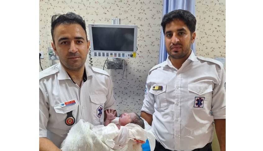 نوزاد عجول کلاتی در آمبولانس چشم به جهان گشود
