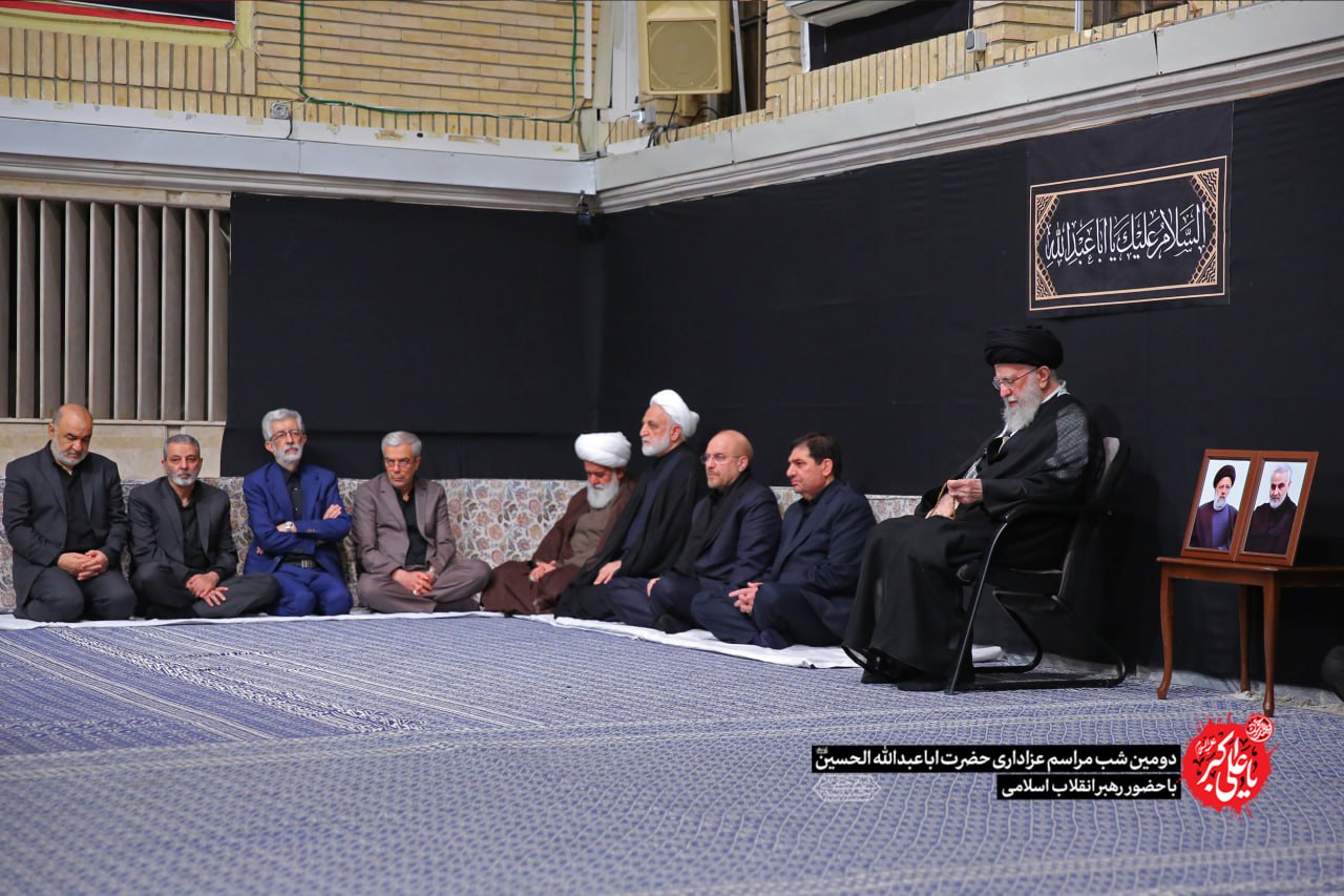 عکس/ تصاویری از عزاداری حضرت ابا عبدلله الحسین باحضور رهبر انقلاب اسلامی در حسینیه امام خمینی 