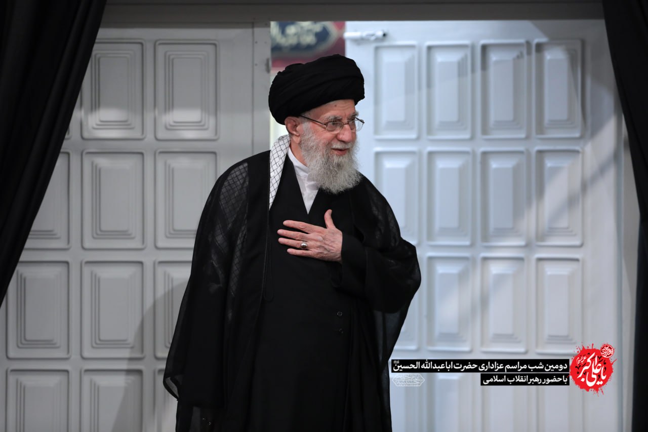 عکس/ تصاویری از عزاداری حضرت ابا عبدلله الحسین باحضور رهبر انقلاب اسلامی در حسینیه امام خمینی 