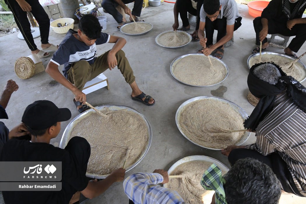 عکس/ سنت پخت حلیم در خمره‌های سفالی در فین بندرعباس
