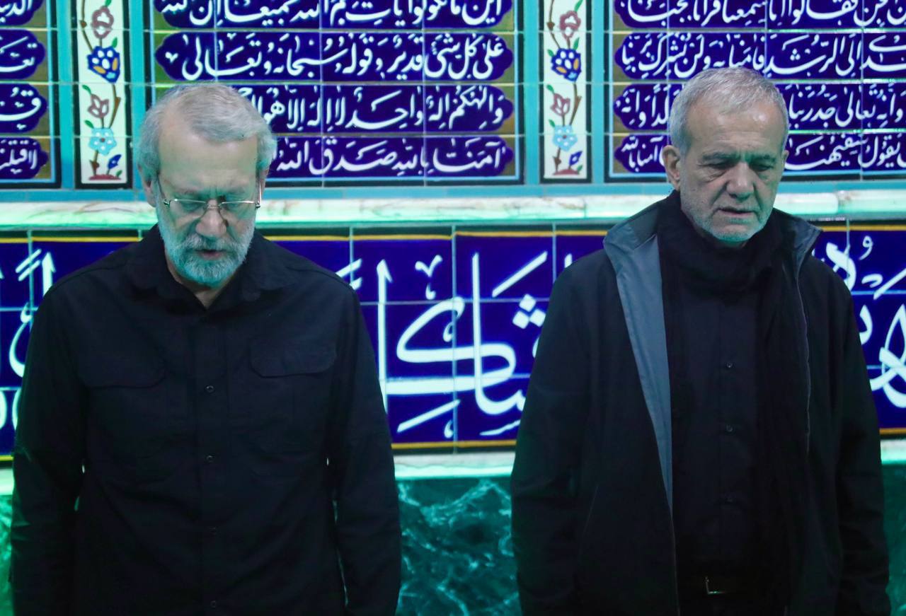 عکس/ تصاویری از حضور مسعود پزشکیان و علی لاریجانی در هیئت ریحانه النبی   