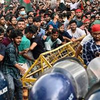 اعتراضات دانشجویان در بنگلادش بیش از ۱۰۰ زخمی بر جای گذاشت