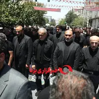 عکس/ حضور رئیس جمهور منتخب در نماز ظهر عاشورا در خیابان جمهوری تهران