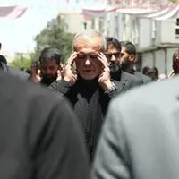 اقامه نماز ظهر عاشورا در خیابان جمهوری تهران با حضور رئیس جمهور منتخب