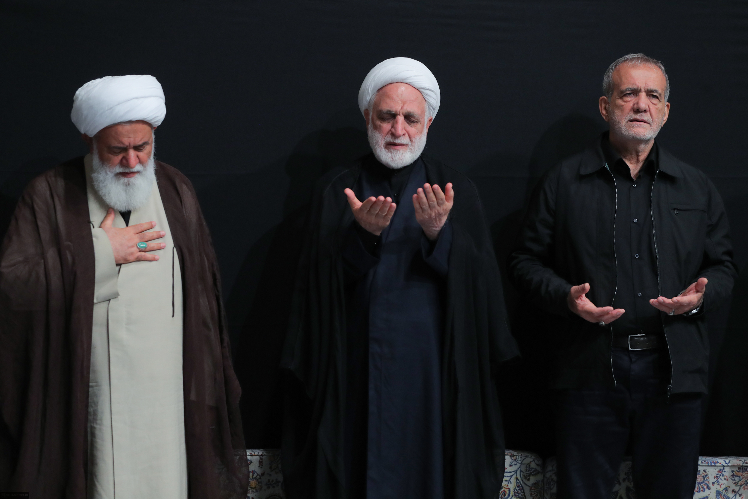 عکس/ چهره های سیاسی حاضر در مراسم عزاداری شام غریبان حسینیه امام خمینی(ره)