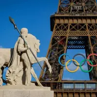 شنای شهردار پاریس در رودخانه سن برای اثبات پاکیزگی در المپیک