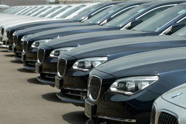 سیل فروش رتبه واردات خودرو؛ قیمت‌ها تا ۸۰۰ میلیون تومان رسید