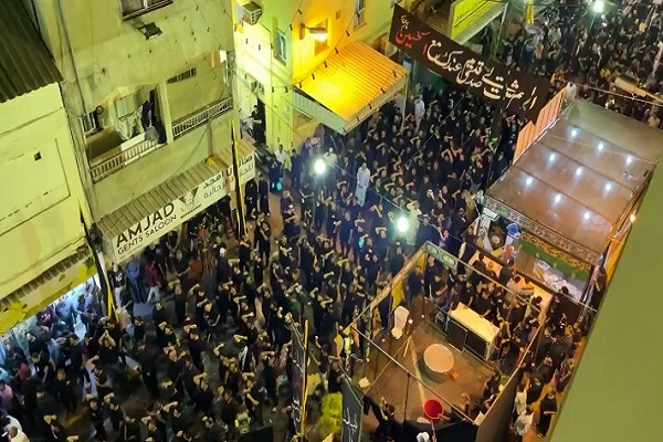 عزاداری باشکوه شیعیان بحرین در خیابان‌های منامه