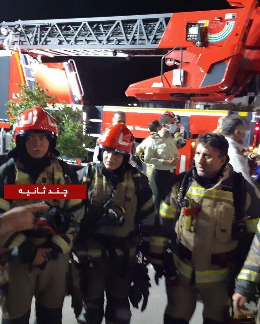 حضور زنان آتش نشان در عملیات اطفای حریق بیمارستان شریعتی تهران