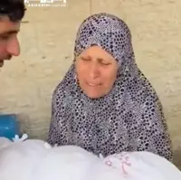 وداع تلخ با ۶ شهید از یک خانواده در اردوگاه نصیرات غزه