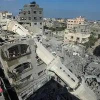 ریختن مناره مسجد در اثر حمله هوایی اسرائیل در نوار غزه 